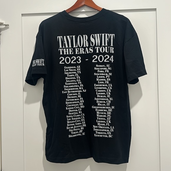 New Taylor Swift The Eras Tour black tshirt  2023-2024 - Picture 3 of 5